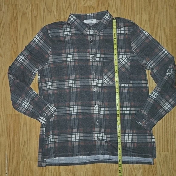 Women's Plaid Button Down Shirt - Picture 5 of 7